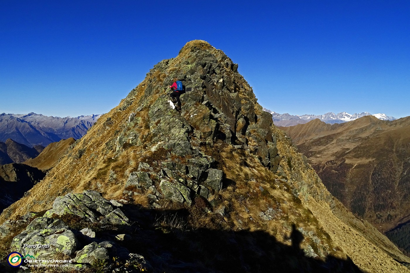 38 In cresta su roccette per vetta Pizzo Scala.JPG -                                